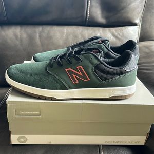 Never worn New Balance NB NUMERIC 425 sneaker men’s size 12 D